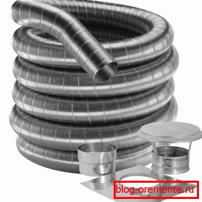 Componentes para el montaje de una chimenea flexible de tubos de acero corrugado.