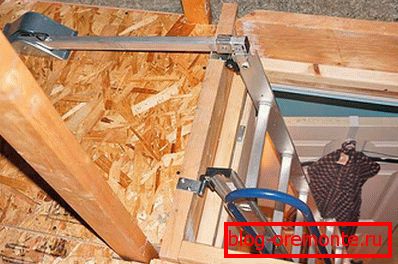 Escalera plegable de aluminio