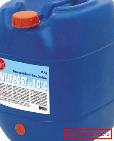 Aditivo anticongelante que le permite trabajar a temperaturas de hasta –10 ° C. Aditivo anticongelante que le permite trabajar a temperaturas de hasta –10 ° C.