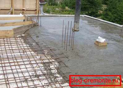 El refuerzo permite construir incluso un techo de techo de hormigón. El refuerzo permite construir incluso un techo de techo de hormigón.