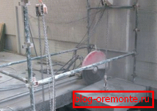 Corte automático de hormigón armado con círculos de diamante. Corte automático de hormigón armado con círculos de diamante.