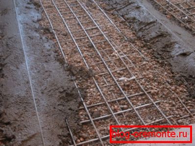 Balizas de hormigón con base de metal. Balizas de hormigón con base de metal.