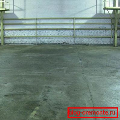 El piso de concreto se trata con impregnación de desempolvado. El piso de concreto se trata con impregnación de desempolvado.