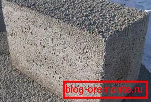 Bloque de hormigón pesado, cuyo peso debe considerarse al calcular la base Bloque de hormigón pesado, cuyo peso debe considerarse al calcular la base