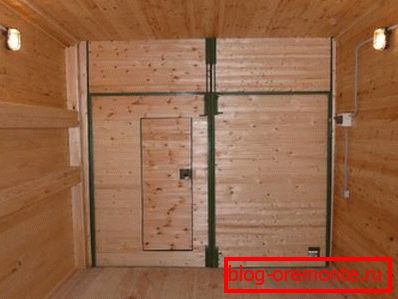 Que para calentar las puertas en el garaje: el revestimiento de los paneles de pared