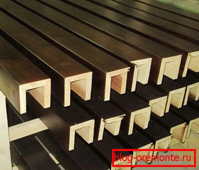 Vigas huecas de madera decorativas.