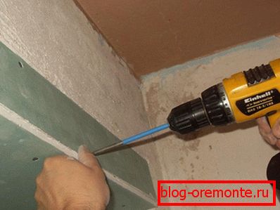 Haciendo un agujero para el montaje de la clavija Haciendo un agujero para el montaje de la clavija