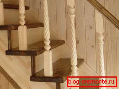 Escalera de madera en colores cálidos. Escalera de madera en colores cálidos.