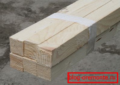 Una viga de madera de este tamaño se adapta fácilmente a un vehículo de pasajeros en el que están dispuestos los asientos traseros Una viga de madera de este tamaño se adapta fácilmente a un vehículo de pasajeros en el que están dispuestos los asientos traseros