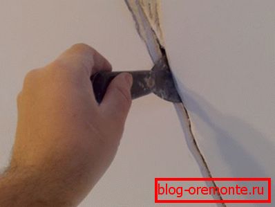 Grieta diagonal en la unión de masas de hormigón de diferentes tiempos de congelación Grieta diagonal en la unión de masas de hormigón de diferentes tiempos de congelación