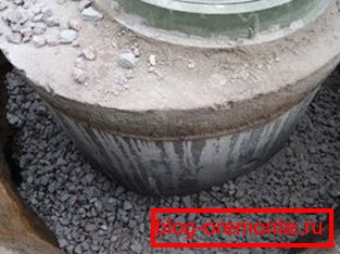 El diámetro de los anillos puede ser mucho más pequeño que el tamaño del pozo. Lo principal es proporcionar acceso de agua a la superficie absorbente del suelo. El diámetro de los anillos puede ser mucho más pequeño que el tamaño del pozo. Lo principal es proporcionar acceso de agua a la superficie absorbente del suelo.