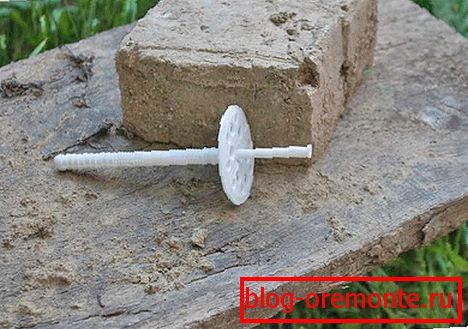 Pasador para la fijación del aislante térmico.