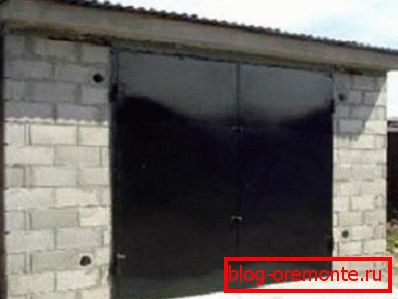 Para edificios pequeños o dependencias, es mejor usar techos inclinados, ya que en esta situación son más eficientes y económicos. Para edificios pequeños o dependencias, es mejor usar techos inclinados, ya que en esta situación son más eficientes y económicos.