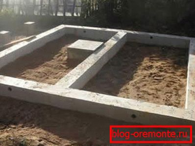 Para una pequeña estructura de madera adecuada basta franja empotrada. Para una pequeña estructura de madera adecuada basta franja empotrada.