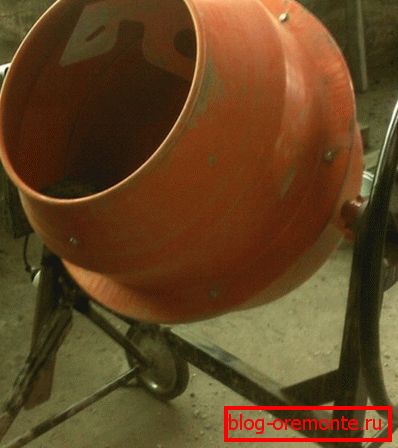Para la auto-mezcla de concreto resistente al agua, ¡no hay mejor herramienta que una hormigonera! Para la auto-mezcla de concreto resistente al agua, ¡no hay mejor herramienta que una hormigonera!