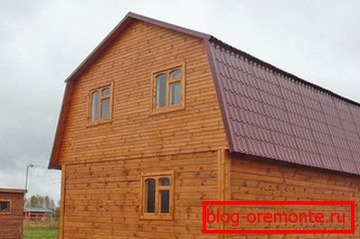 Casa con buhardilla