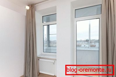 Dверь на лоджию с глухой фрамугой Dверь на лоджию с глухой фрамугой