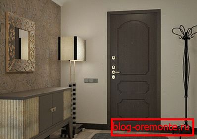 Puerta de acero a la entrada del apartamento. Puerta de acero a la entrada del apartamento.