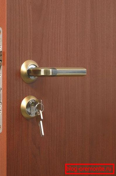 Puerta de interroom con un porche, de espesor. espesor de la puerta interior