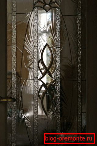 Puertas con vidrio Tiffany.