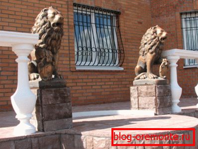 Las figuras de hormigón serán una excelente decoración para la fachada del edificio. Las figuras de hormigón serán una excelente decoración para la fachada del edificio.