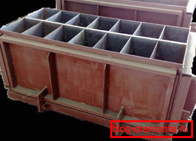 La forma para la fabricación de bloques se selecciona de acuerdo con las dimensiones requeridas. La forma para la fabricación de bloques se selecciona de acuerdo con las dimensiones requeridas.