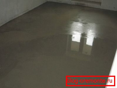 Foto de una regla de hormigón en el apartamento. Foto de una regla de hormigón en el apartamento.