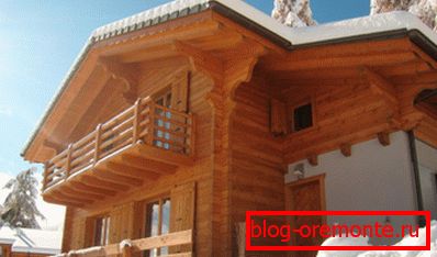 Foto de la casa de la madera perfilada. Foto de la casa de la madera perfilada.