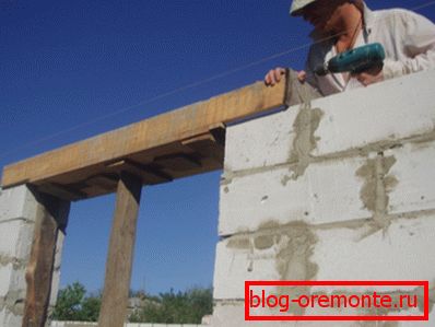 Foto de encofrado durante la instalación. Foto de encofrado durante la instalación.