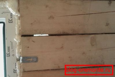 Foto del hueco formado por contracción del material de humedad natural. Foto del hueco formado por contracción del material de humedad natural.