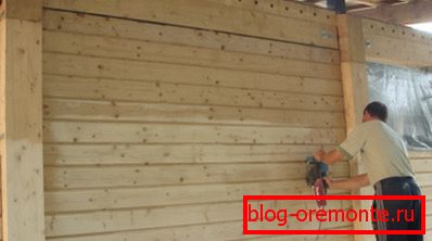 Foto lijando muros de madera Foto lijando muros de madera