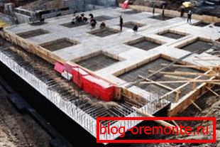 La cimentación en el sitio de construcción de la escalera debe ser monolítica. La cimentación en el sitio de construcción de la escalera debe ser monolítica.