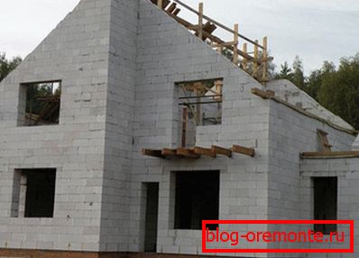 Los bloques de hormigón celular se están convirtiendo en material cada vez más popular para la construcción de viviendas.