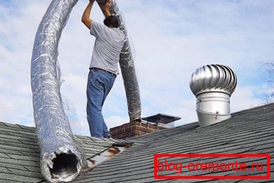 Instalación de chimenea de acero inoxidable flexible.