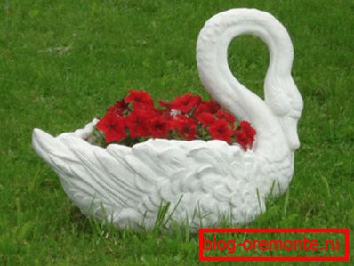 No solo las estructuras rugosas pueden ser de hormigón, sino también elegantes esculturas. No solo las estructuras rugosas pueden ser de hormigón, sino también elegantes esculturas.