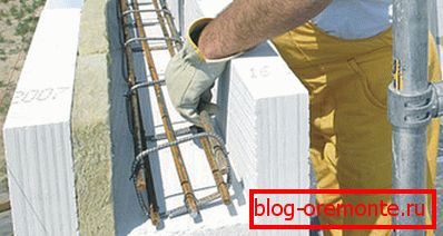 Fabricación de un cinturón de refuerzo con el uso de bloques especiales de concreto aireado, donde se asume una conexión general y aislamiento adicional. Fabricación de un cinturón de refuerzo con el uso de bloques especiales de concreto aireado, donde se asume una conexión general y aislamiento adicional.