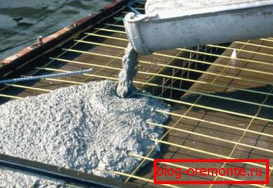 Fabricación de estructuras monolíticas de hormigón armado. La foto Fabricación de estructuras monolíticas de hormigón armado. La foto