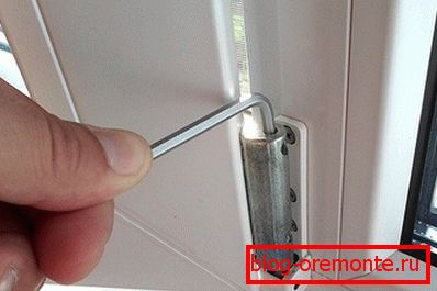 Cómo instalar las bisagras de tornillo en la puerta y ajustarlas. Cómo instalar las bisagras de tornillo en la puerta y ajustarlas.