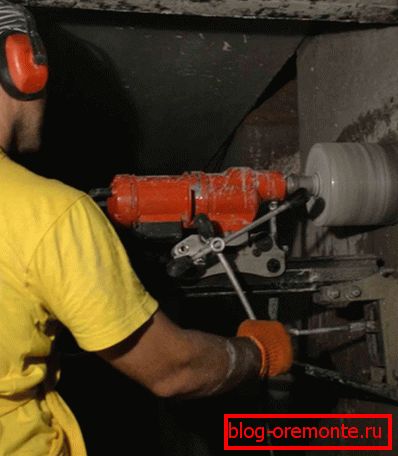 Como remover un poco de concreto perforando. Como remover un poco de concreto perforando.
