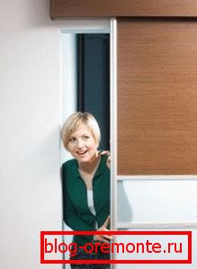 Disfrutando del resultado Cómo instalar una puerta corredera interior.