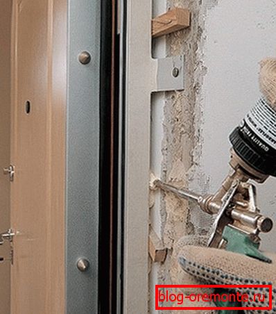 cómo instalar puerta de acero