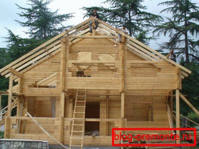 Cuando las paredes estén listas, puede comenzar la construcción del techo. Cuando las paredes estén listas, puede comenzar la construcción del techo.