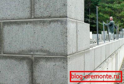 Estructuralmente - aislante térmico de concreto aireado de la marca D600. Estructuralmente - aislante térmico de concreto aireado de la marca D600.