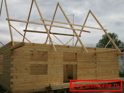 El diseño del techo en casas de este tipo debe ser lo más ligero posible. El diseño del techo en casas de este tipo debe ser lo más ligero posible.