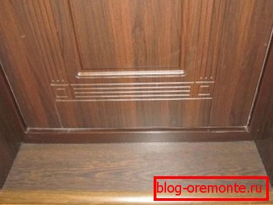 Hermosa fabricación de pendientes de puertas. Hermosa fabricación de pendientes de puertas.