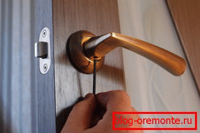Cierre de manija para puerta acordeón. Cierre de manija para puerta acordeón.