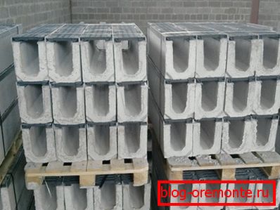 Bandejas lineales con rejillas protectoras de fundición. Bandejas lineales con rejillas protectoras de fundición.
