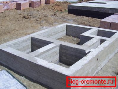 Base de fundición - la construcción más común Base de fundición - la construcción más común