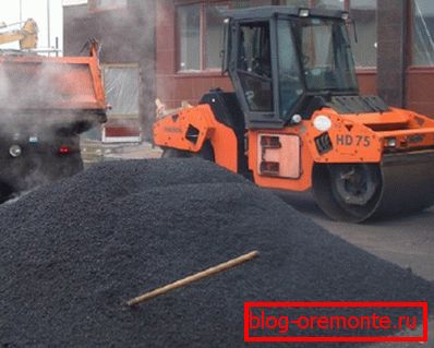 Foto amateur de hormigón asfáltico y equipos, necesaria para su instalación. Foto amateur de hormigón asfáltico y equipos, necesaria para su instalación.