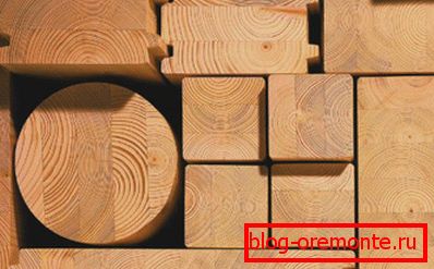 Foto amateur, donde se puede ver una sección de madera laminada encolada y sus variedades. Foto amateur, donde se puede ver una sección de madera laminada encolada y sus variedades.
